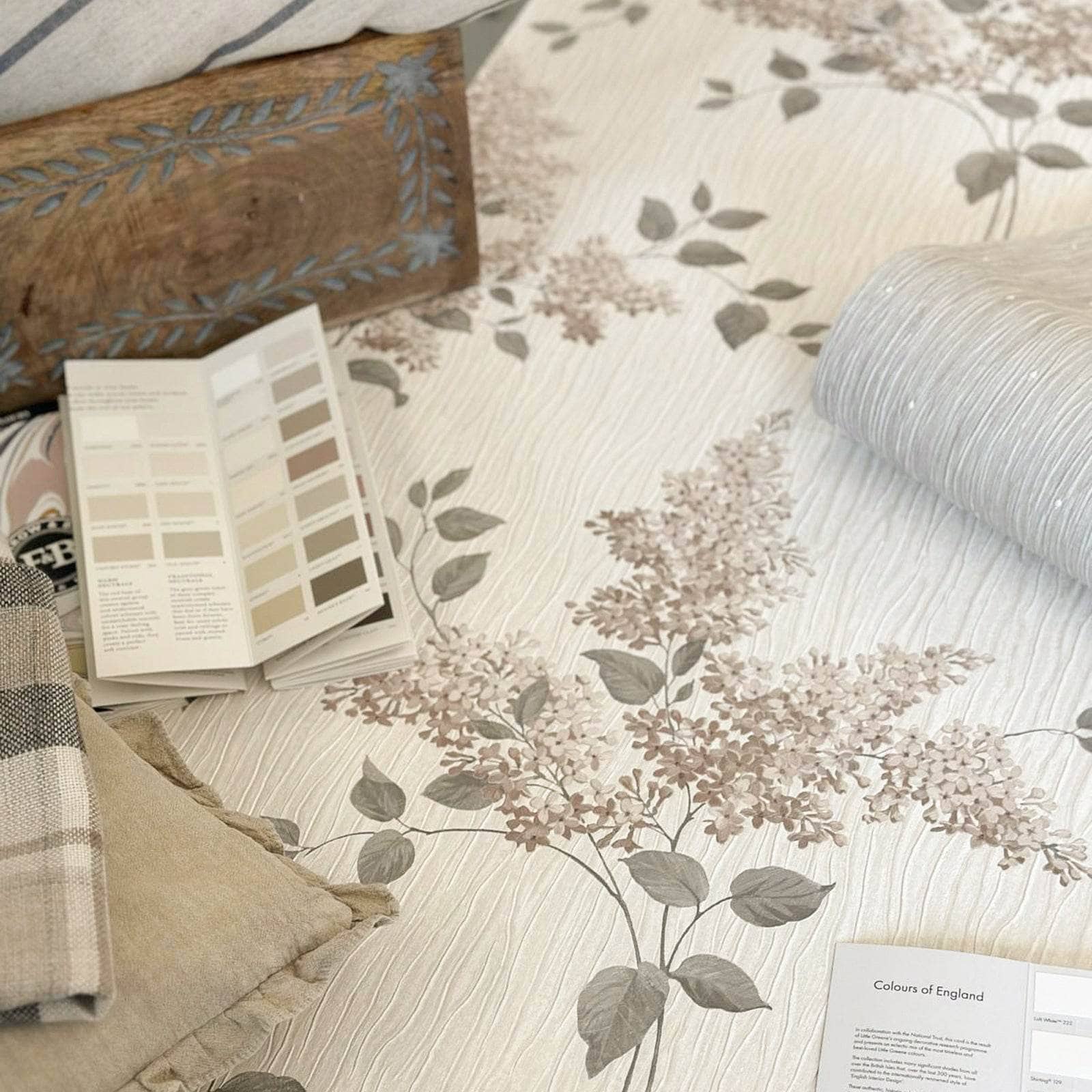 Marliam Fiore Beige & Charcoal Wallpaper – Elegant Belgravia B10 Design - Image 3